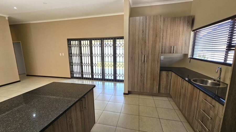 To Let 3 Bedroom Property for Rent in Melodie North West